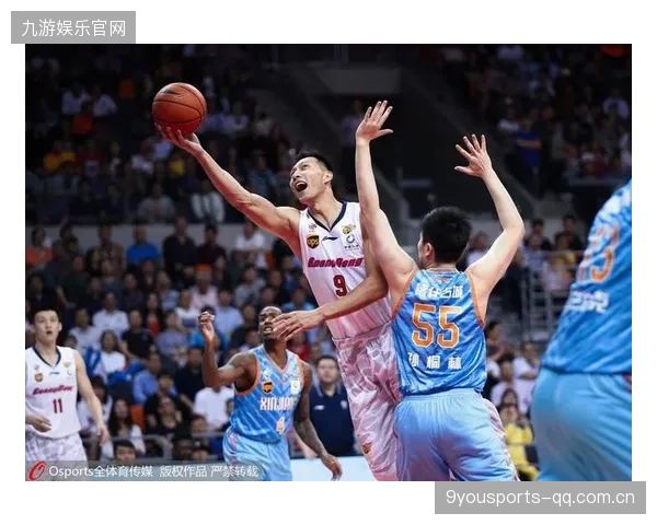 陈明伶高位策应分球，外线直接开火